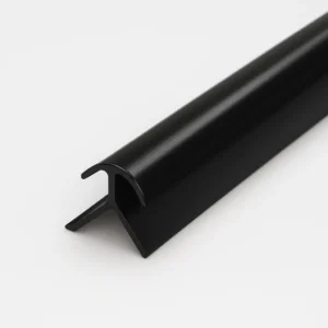 Perfil C esquinero exterior color negro 2.44mt